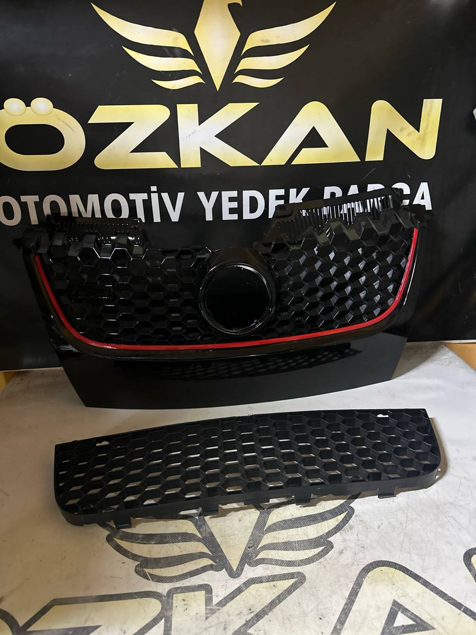 VW Golf 5 GTI Ön Tampon Panjuru - Orta Izgara - Görsel 1