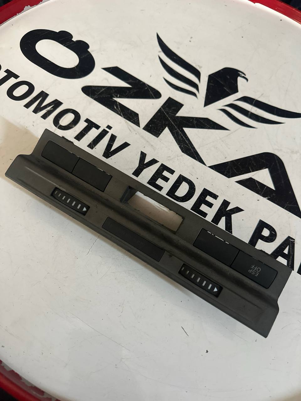 Audi A6 C6 Dörtlü Flaşör ve ESP Tuş Takımı Çerçevesi (OEM: 4F0941518) - Görsel 1