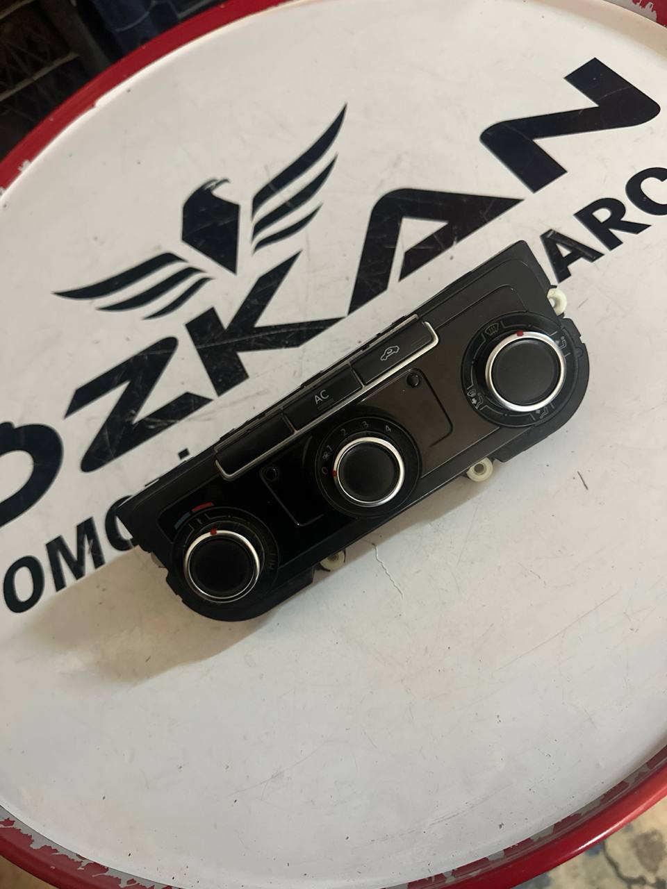 VW Jetta Passat B7 Golf 6 Klima Kontrol Paneli (OEM: 7N0907426R) - Görsel 1