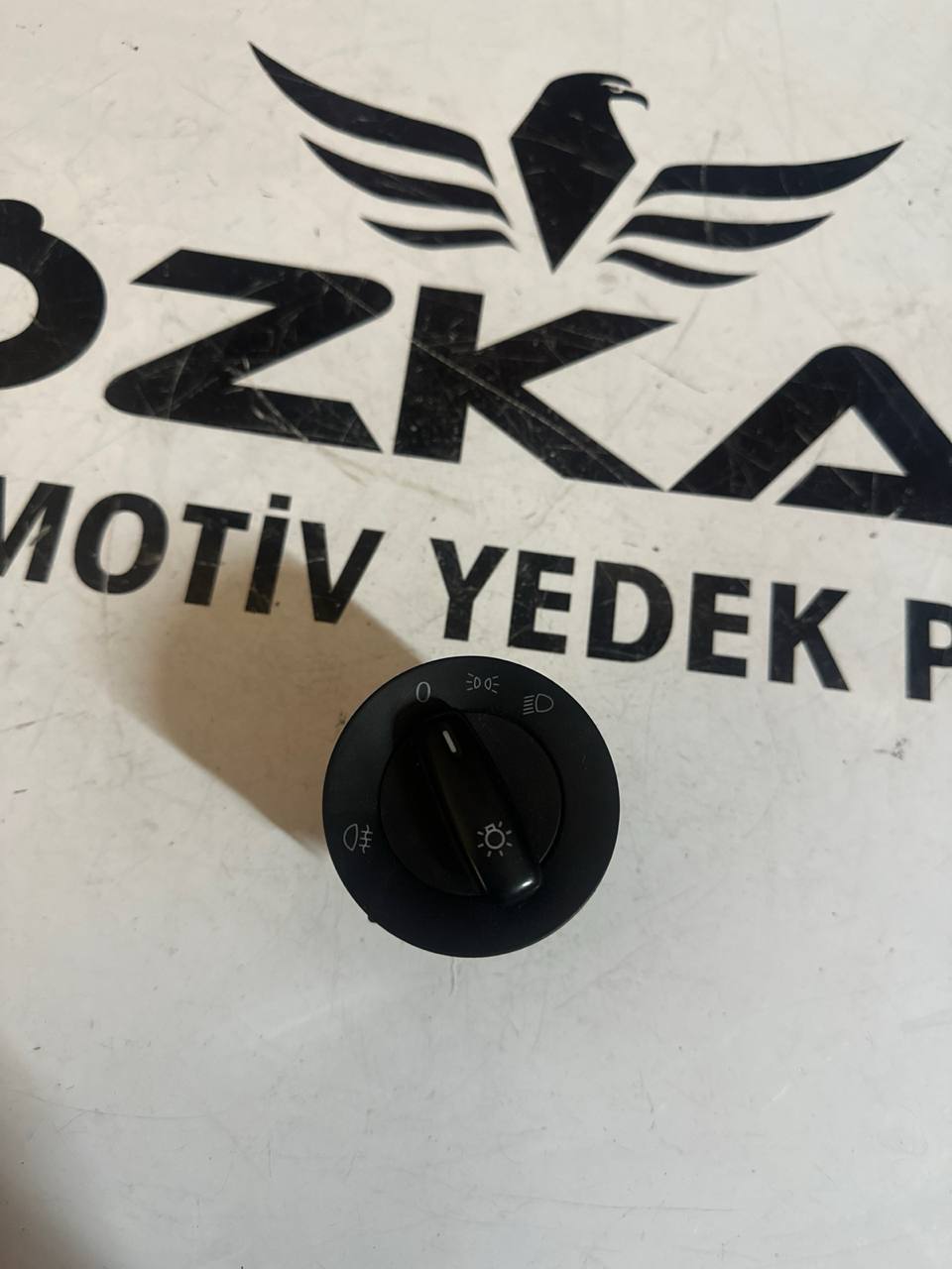VW Golf 5 ve Golf 6 Far Açma Anahtarı (OEM: 1K0941431BB) - Görsel 1