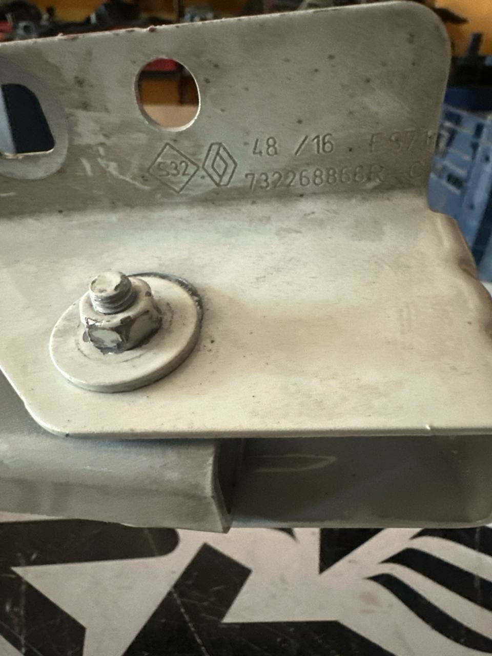 Renault Megane 4 Bagaj Menteşesi Sağ ve Sol (OEM: 732268866R) - Küçük Görsel 3