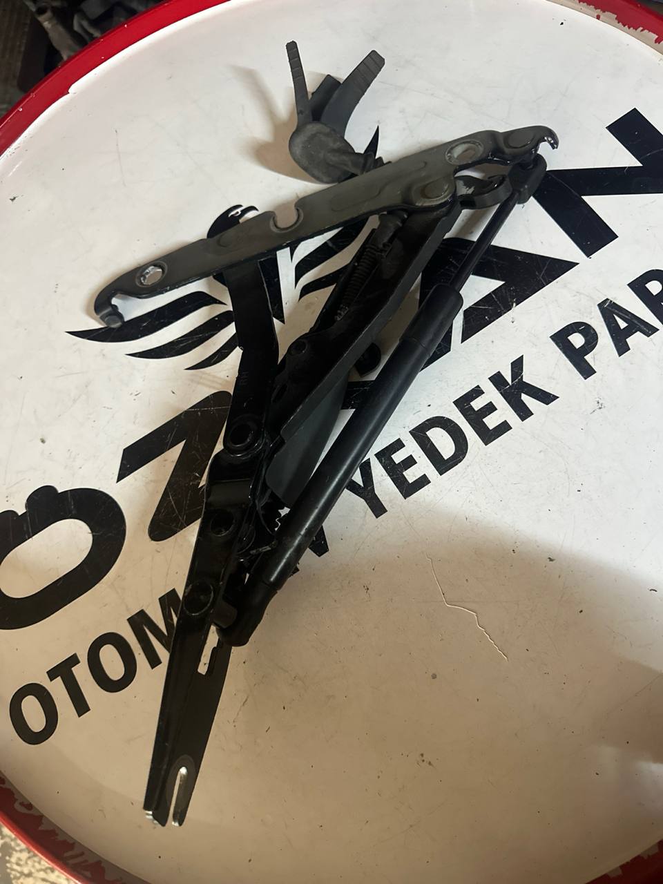 Audi A6 C6 Sağ Bagaj Menteşesi (OEM: 4F5827302A) - Küçük Görsel 2