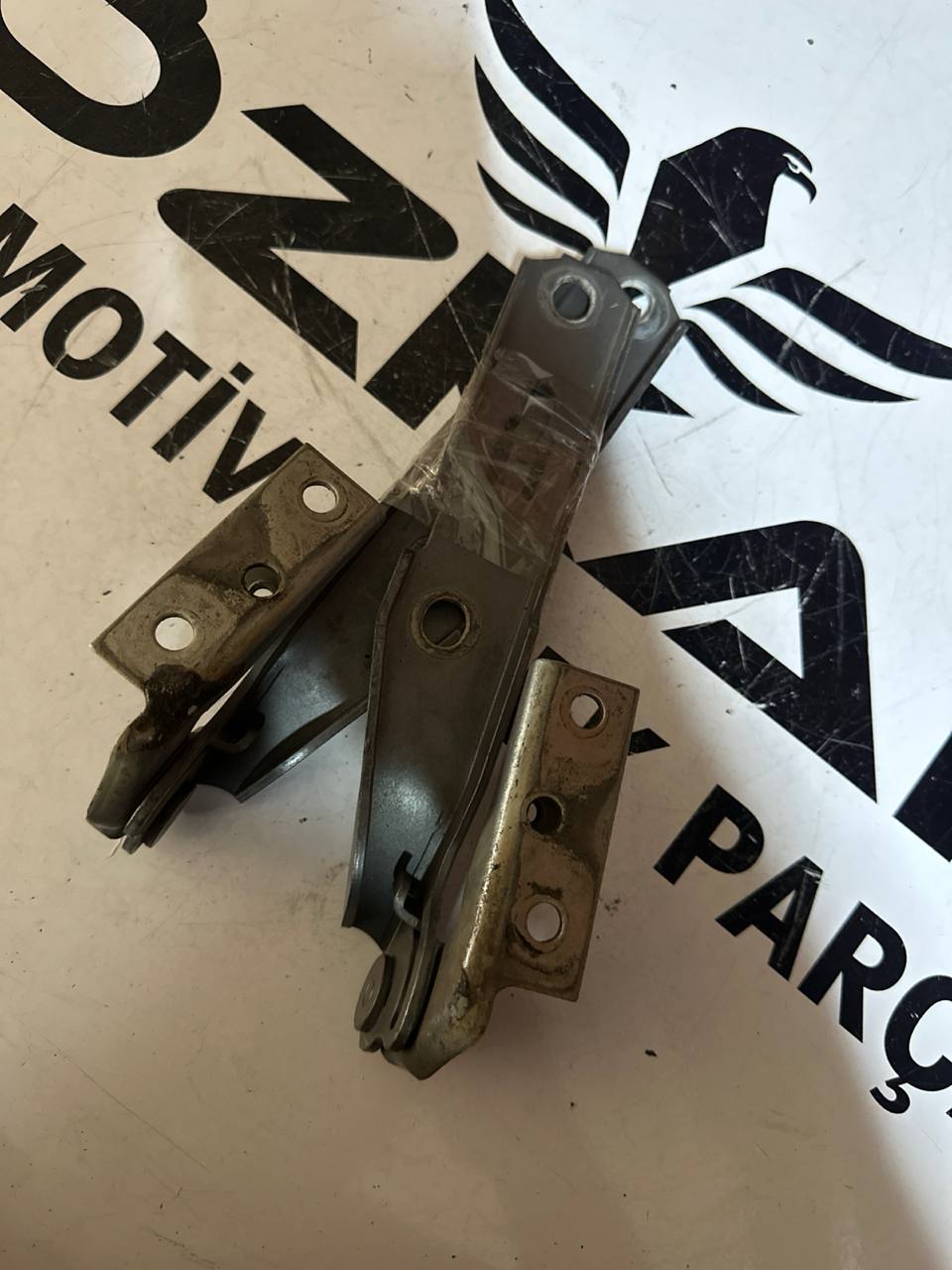 Audi A4 B6 B7 Motor Kaput Menteşe Takımı (OEM: 8E0823301E / 8E0823302E) - Küçük Görsel 2