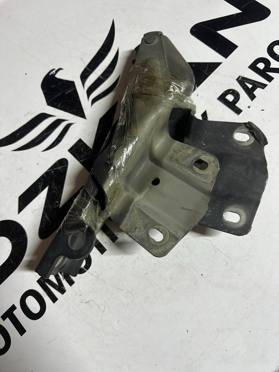 VW Jetta 6 Motor Kaput Menteşesi Takımı (OEM: 5C6823301 / 5C6823302) - Görsel 1