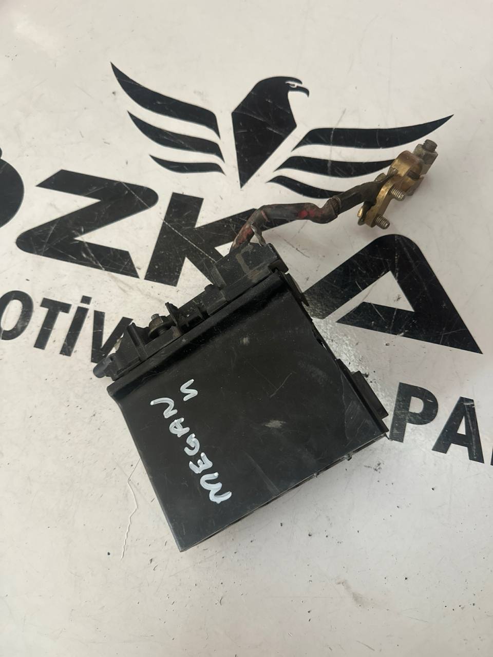 Renault Megane 4 / Scenic 4 Akü Üstü Sigorta Tablası ve Beyni (OEM: 241143738R, 241148160R) - Küçük Görsel 2