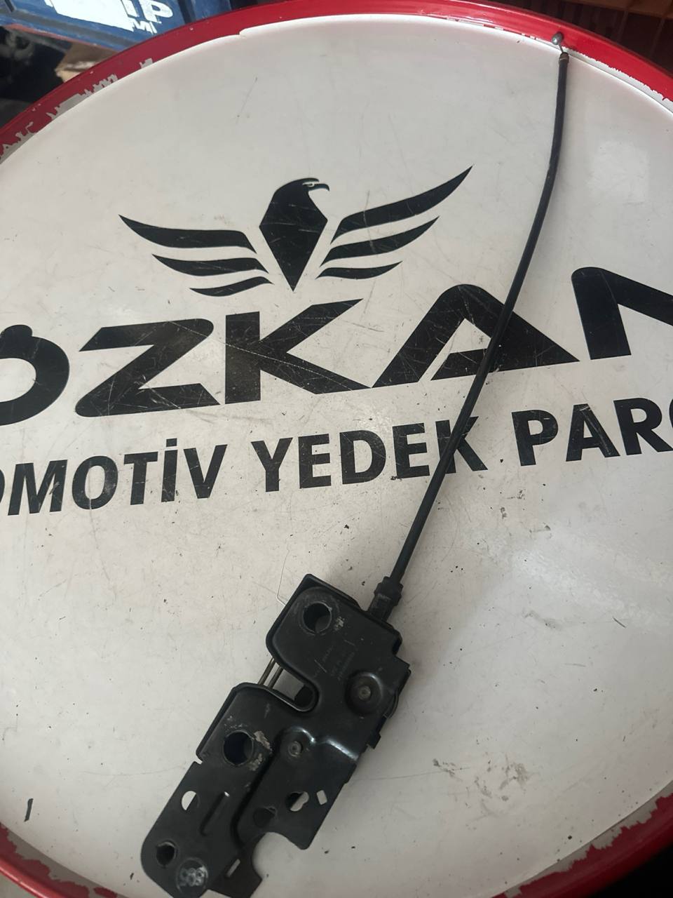 Seat Leon MK2 - Skoda Octavia Ön Kaput Kilidi Alt (OEM: 1P0823509C) - Görsel 1