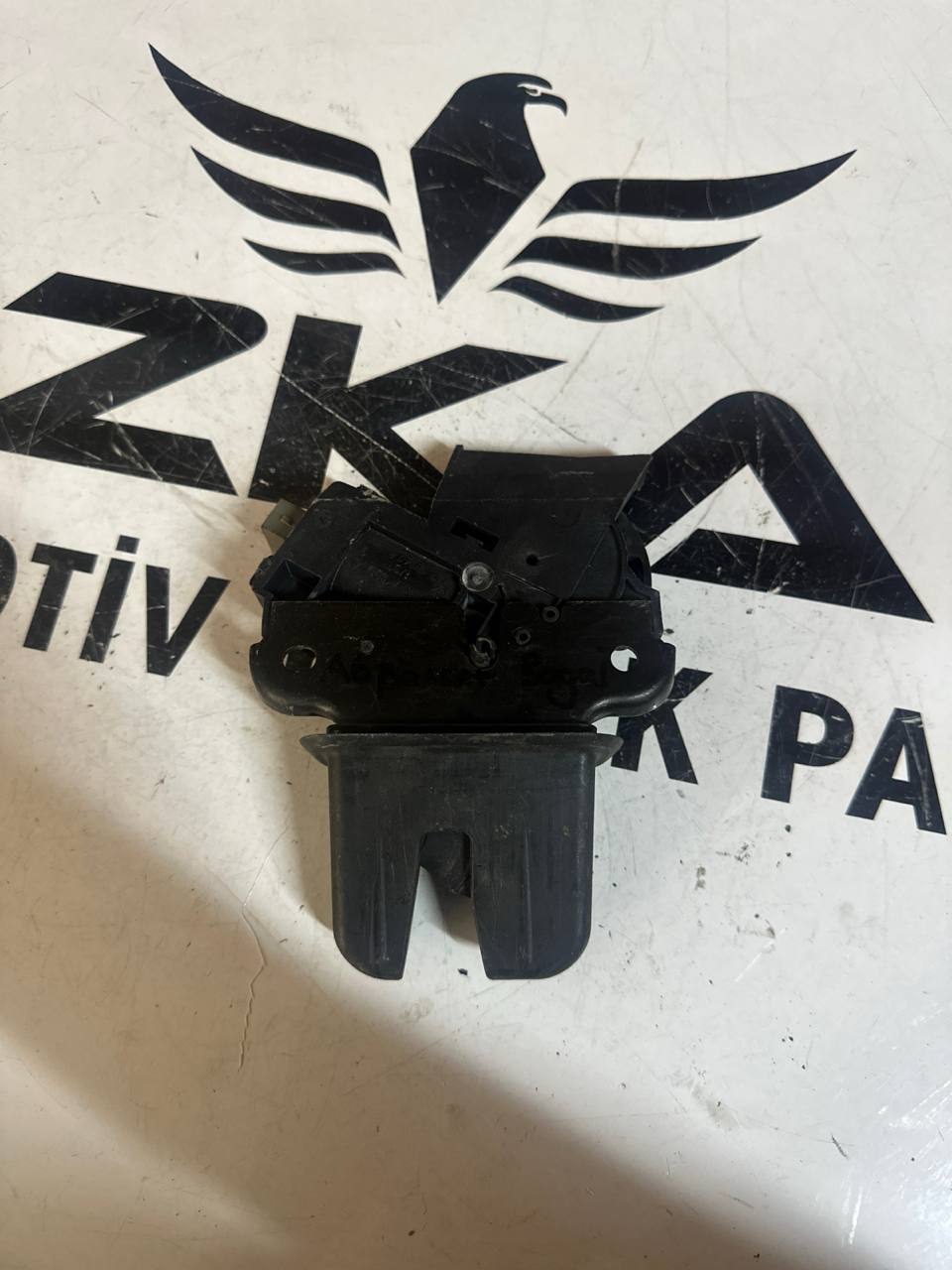 Audi A4 A6 A8 - VW Passat B6 Bagaj Kilidi - Orijinal (OEM: 4F5827505C, 4F5827505D) - Küçük Görsel 2