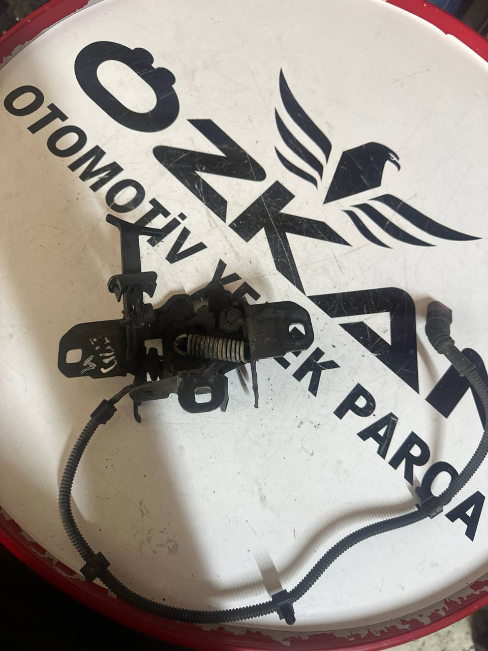 Volkswagen Golf 4 Kaput Kilit Mekanizması (OEM: 1J0823509C) - Görsel 1