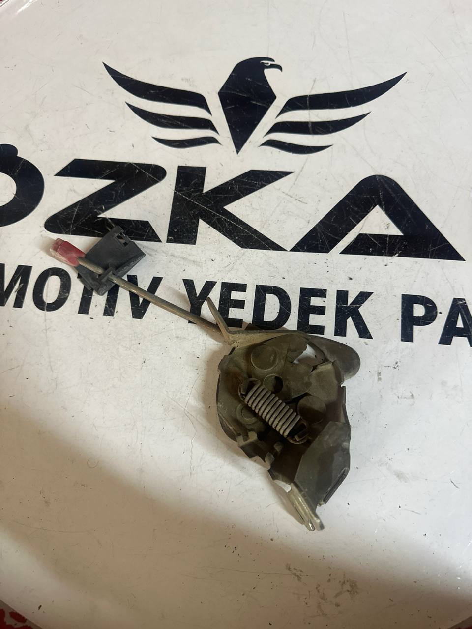 Volkswagen Golf MK3 Kaput Kilidi - Görsel 1