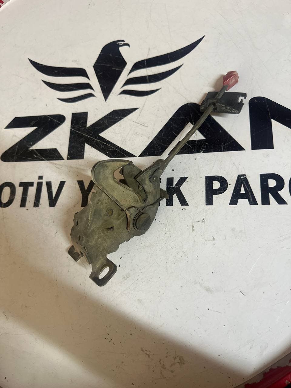 Volkswagen Golf MK3 Kaput Kilidi - Küçük Görsel 2