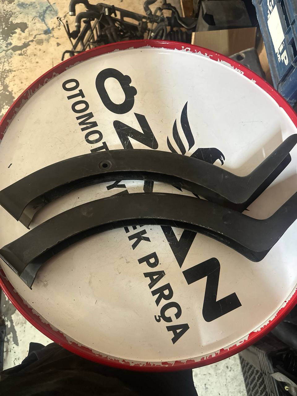 Renault Megane 4 Bagaj Menteşe Kapağı Plastiği (OEM: 844464413R) - Görsel 1
