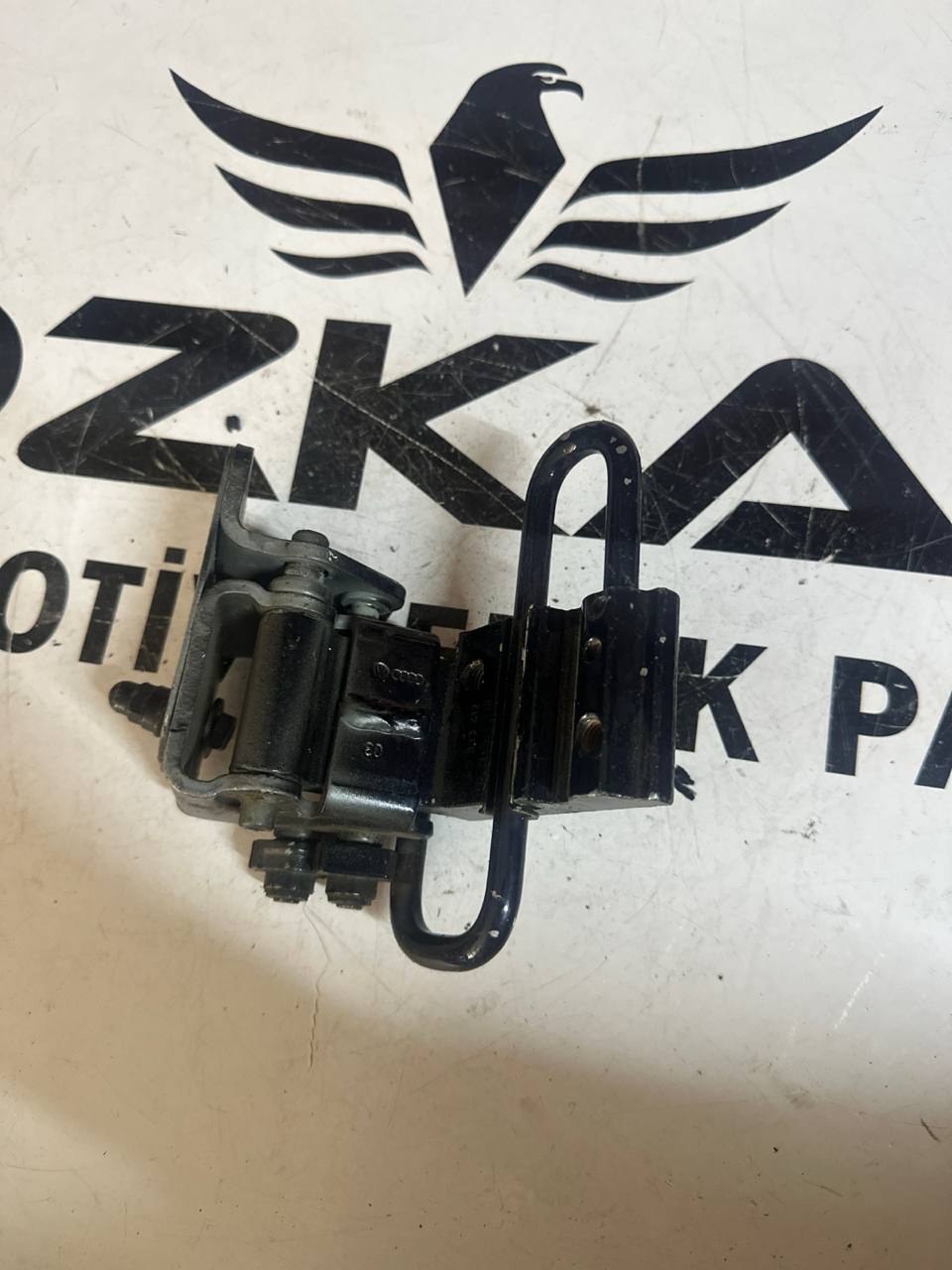 Audi A4 B6 B7 Sağ Arka Kapı Alt Menteşesi (OEM: 8E0833412) - Görsel 1