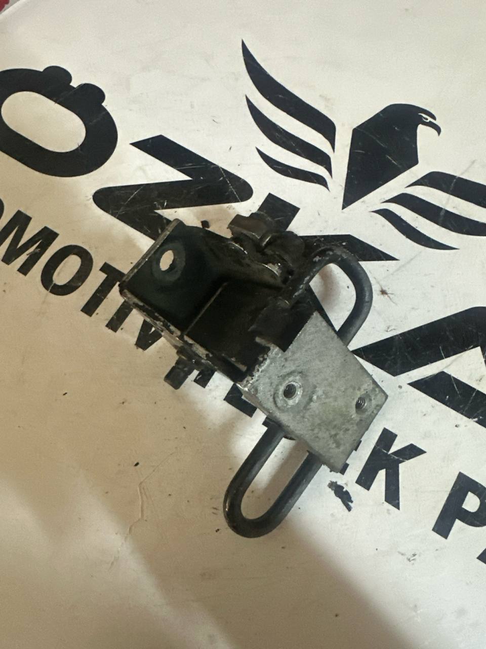 Audi A4 Sağ Arka Üst Kapı Menteşesi (OEM: 8E0833412E) - Küçük Görsel 2