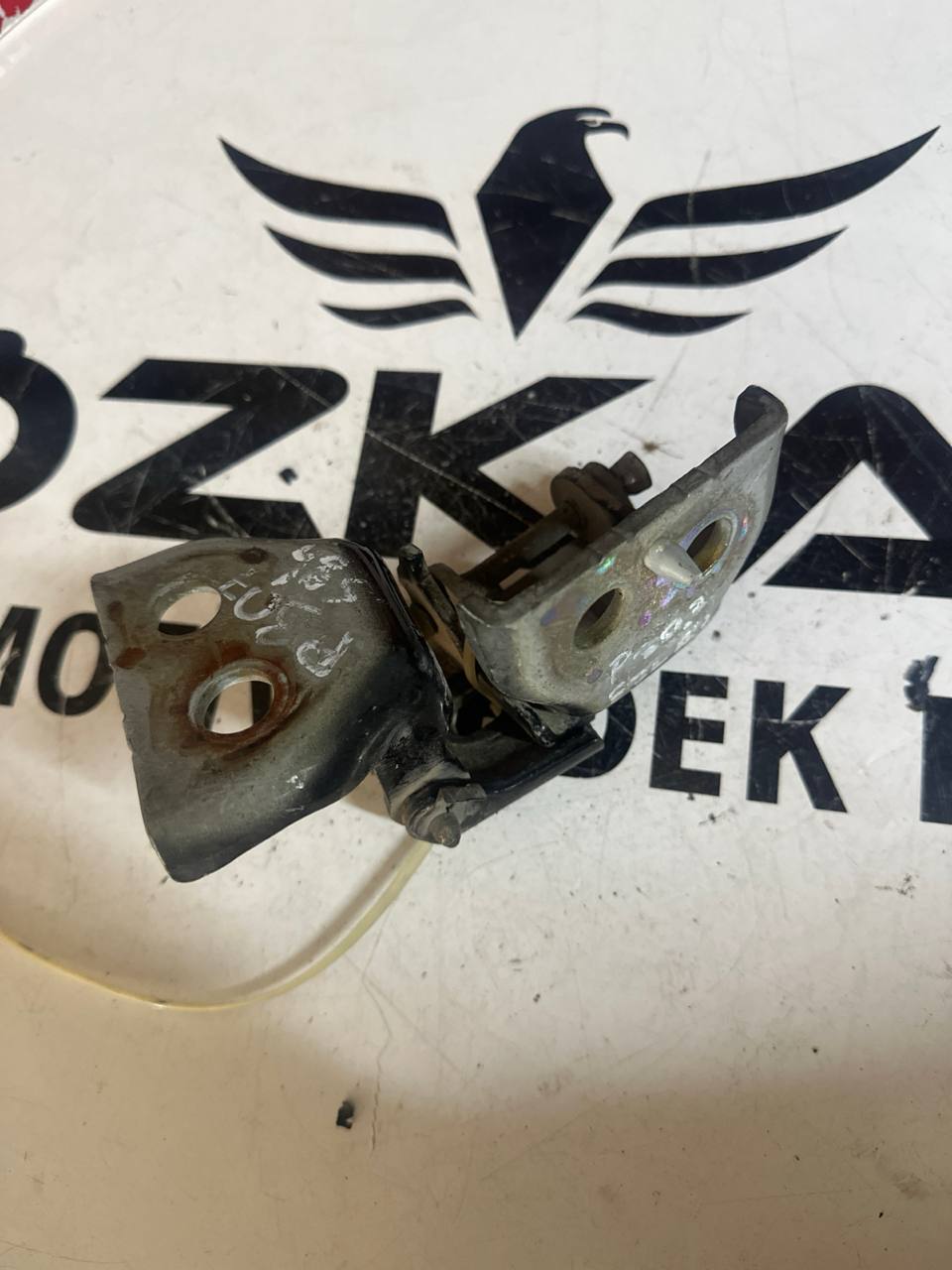 Peugeot 307 Ön Kapı Üst Menteşesi - Sağ ve Sol Uyumlu - Küçük Görsel 2