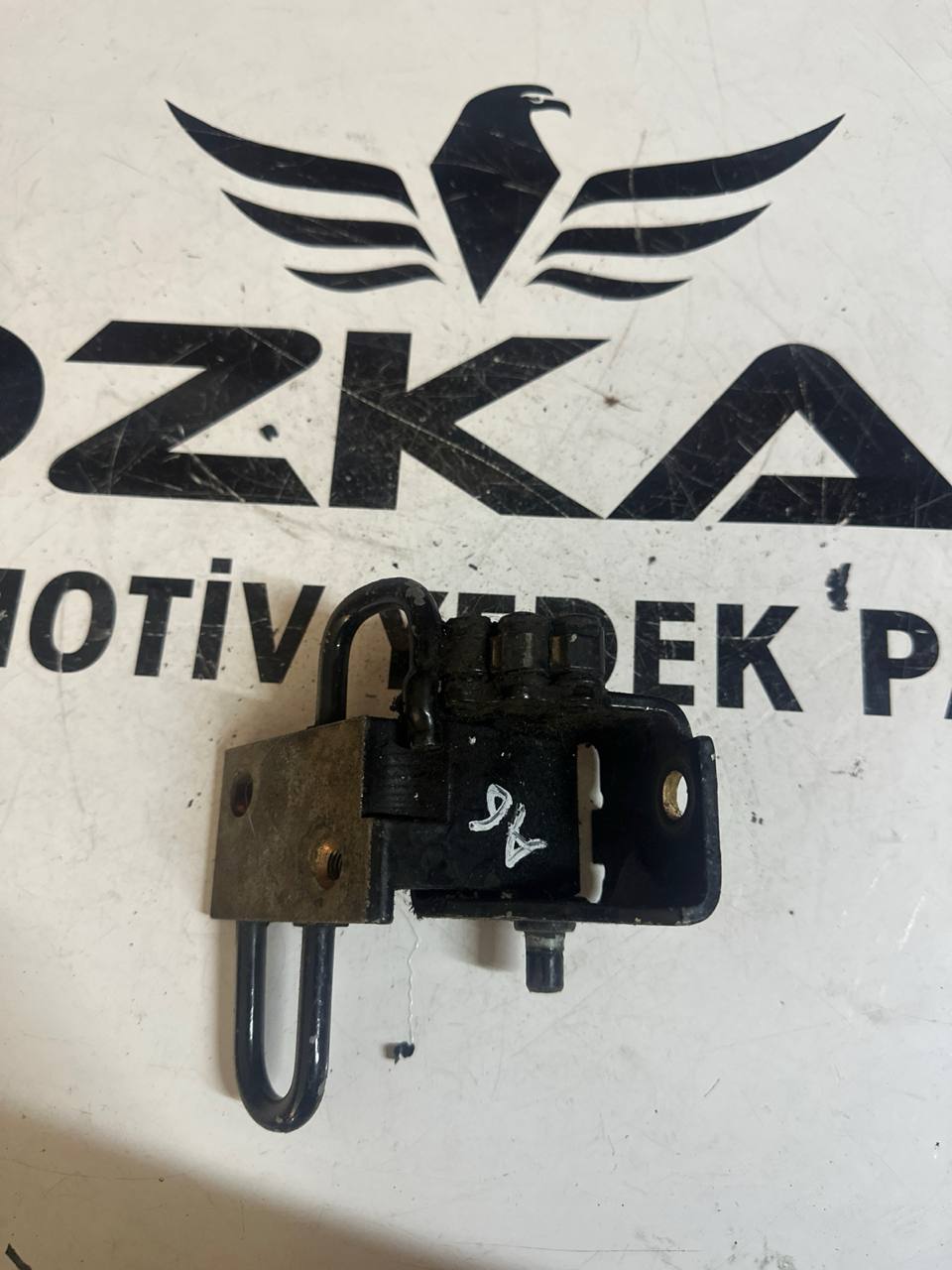Audi A3 A4 B6 B7 A6 Sol Ön Kapı Alt Menteşesi (OEM: 8E0831411B) - Küçük Görsel 2
