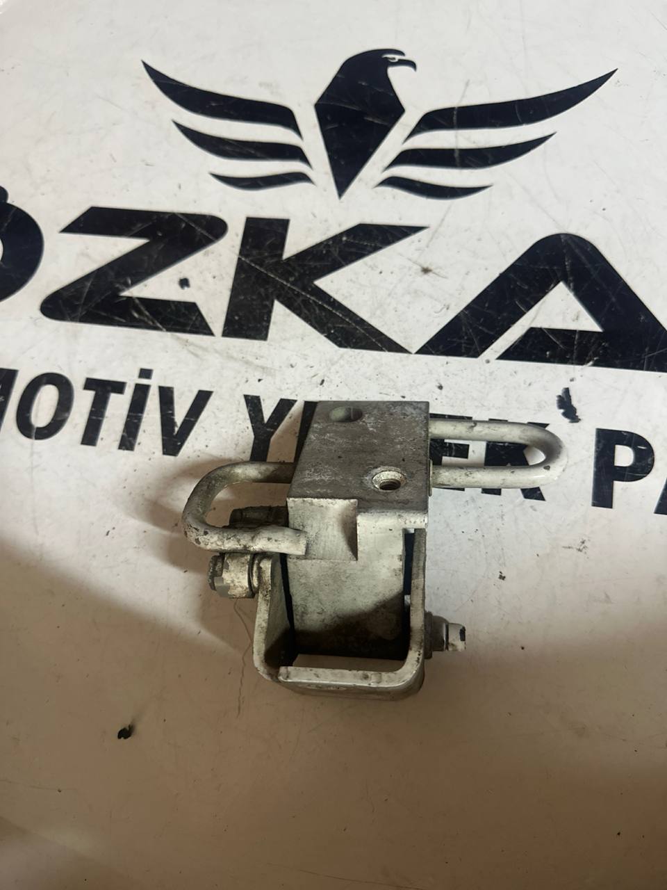 VW Polo 9N ve Passat B6 Sağ Ön Kapı Alt Menteşesi (OEM: 6Q0831412A) - Küçük Görsel 2