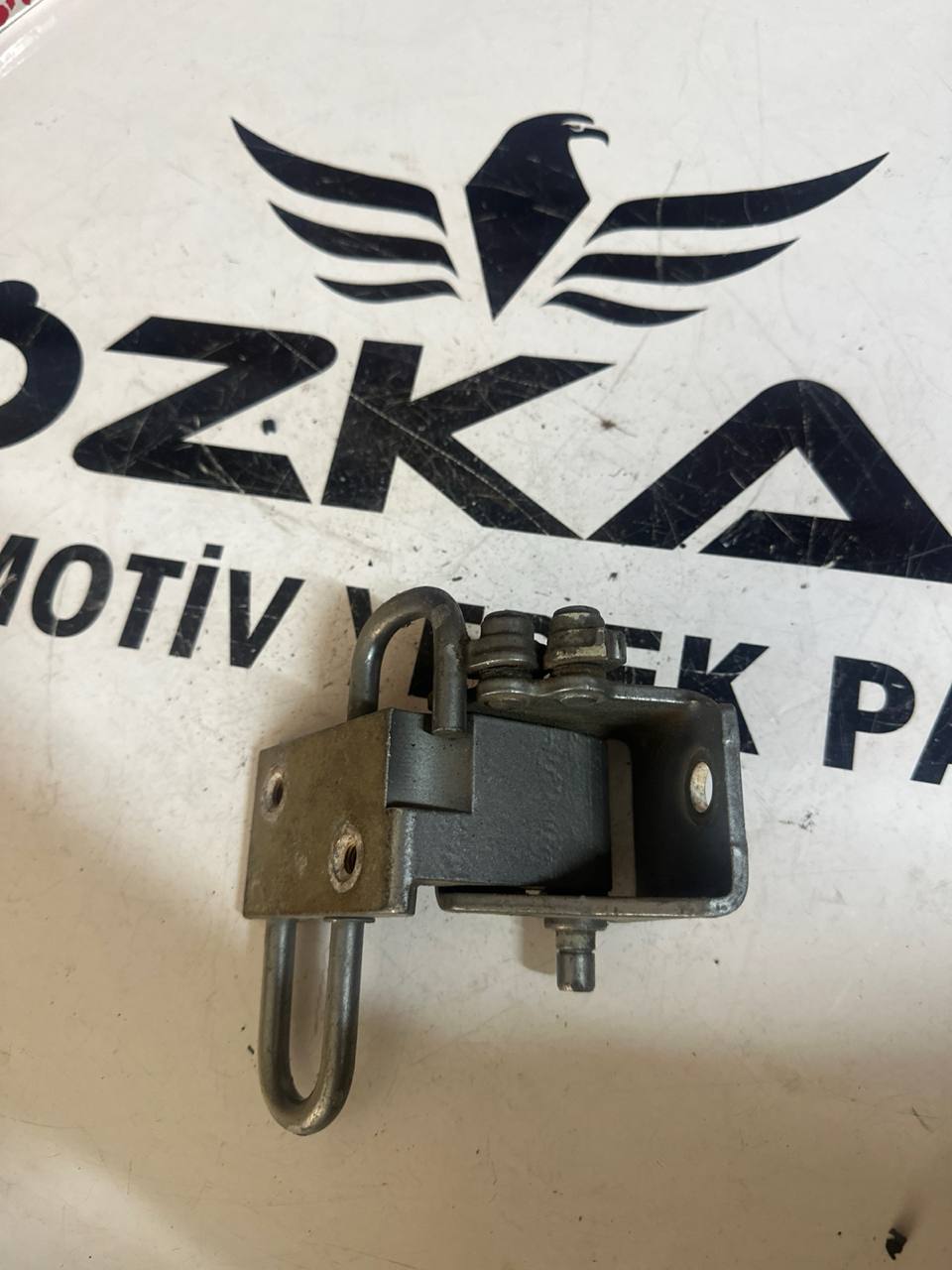 Audi A4 B6 B7 Sol Arka Kapı Alt Menteşesi (OEM: 8E0833411) - Küçük Görsel 2
