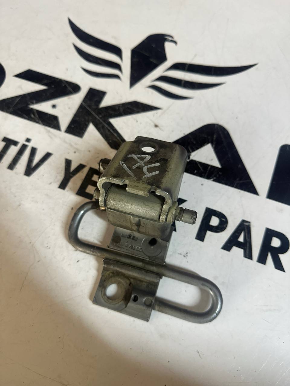 Audi A4 B6 - A4 B7 - A3 - A6 Sağ Ön Kapı Alt Menteşesi (OEM: 8E0831412B) - Görsel 1