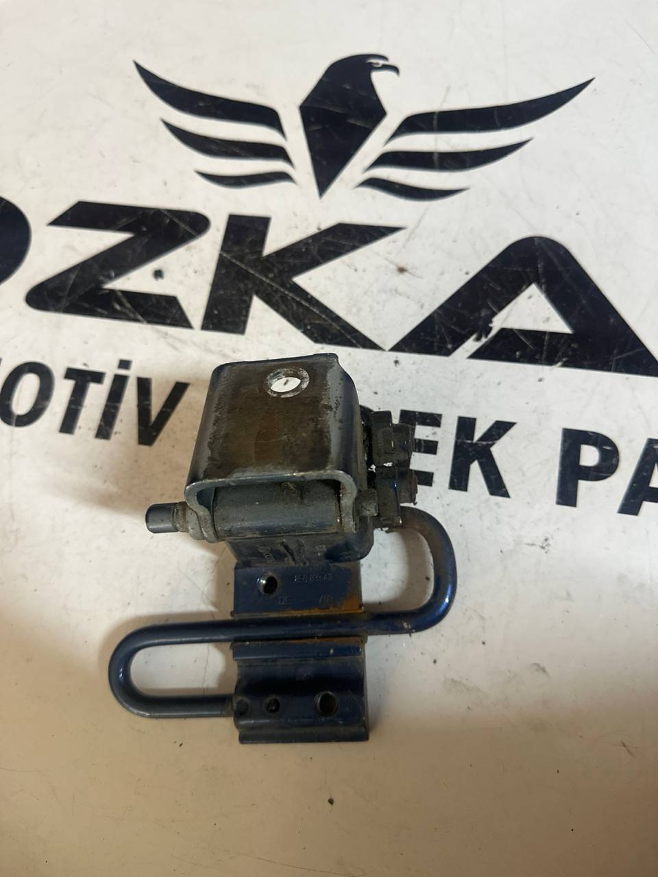 Audi A4 B6 B7 Sol Arka Kapı Alt Menteşesi (OEM: 8E0833411) - Görsel 1