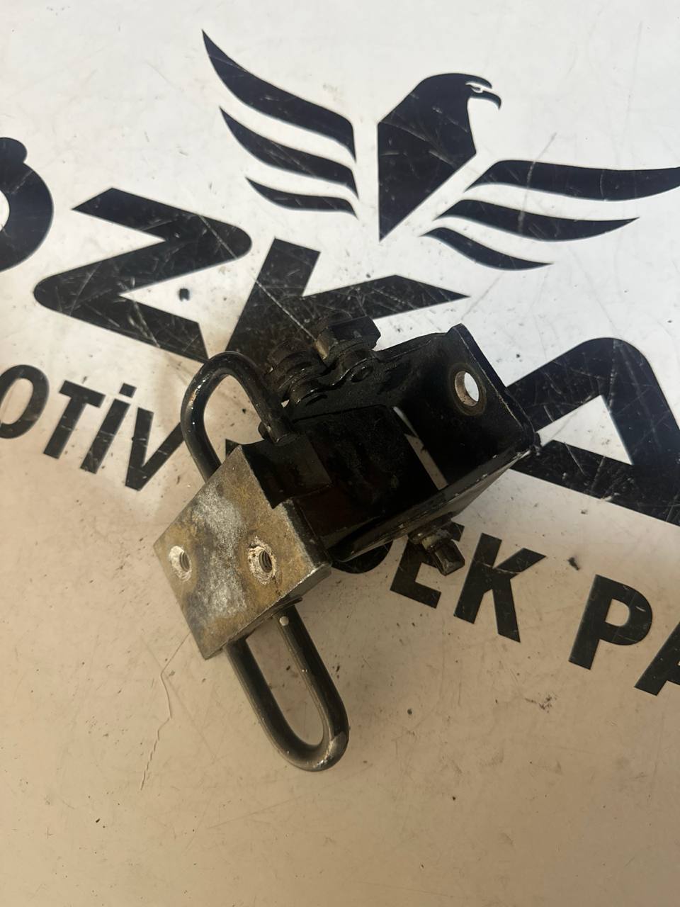 Audi A6 C6 ve A4 B7 Sol Arka Kapı Alt Menteşesi (OEM: 8E0833411) - Küçük Görsel 2