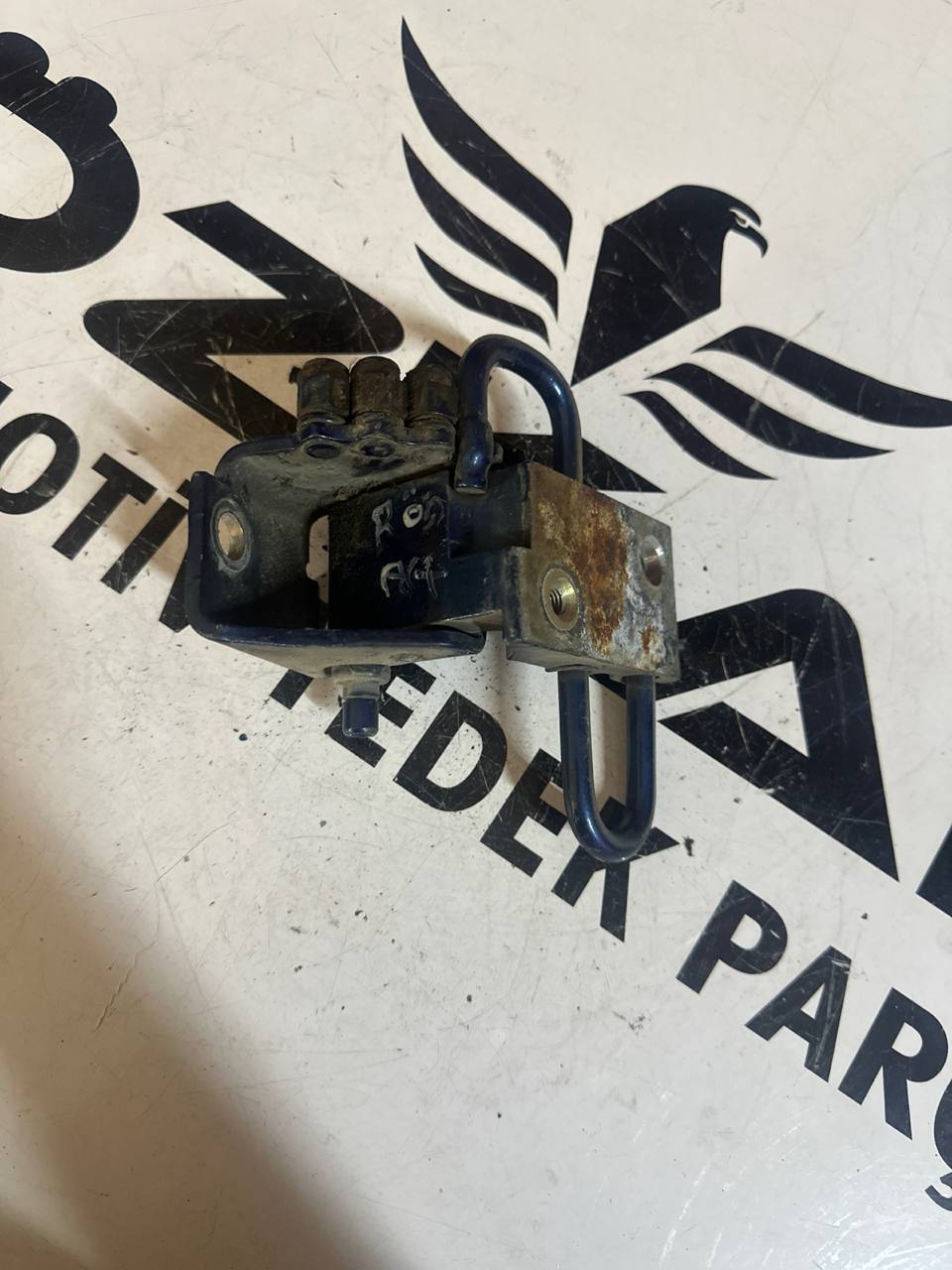Audi A6 C6 - A4 B7 Sağ Ön Kapı Alt Menteşesi (OEM: 8E0831412B) - Küçük Görsel 2