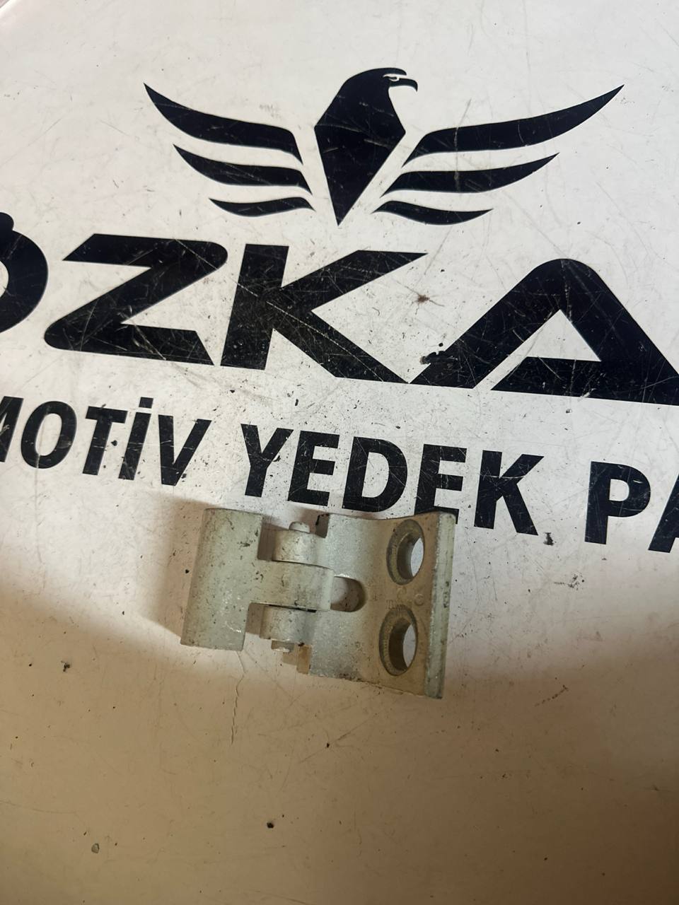 Volkswagen T4 Ön Kapı Menteşesi (OEM: 7D0831401) - Görsel 1