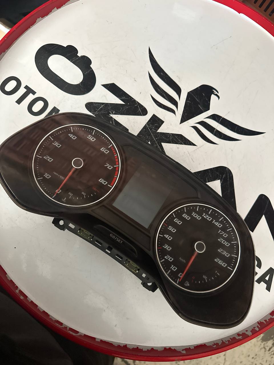 Seat Leon MK3 5F Benzinli Kilometre Gösterge Paneli (OEM: 5F0920861) - Görsel 1