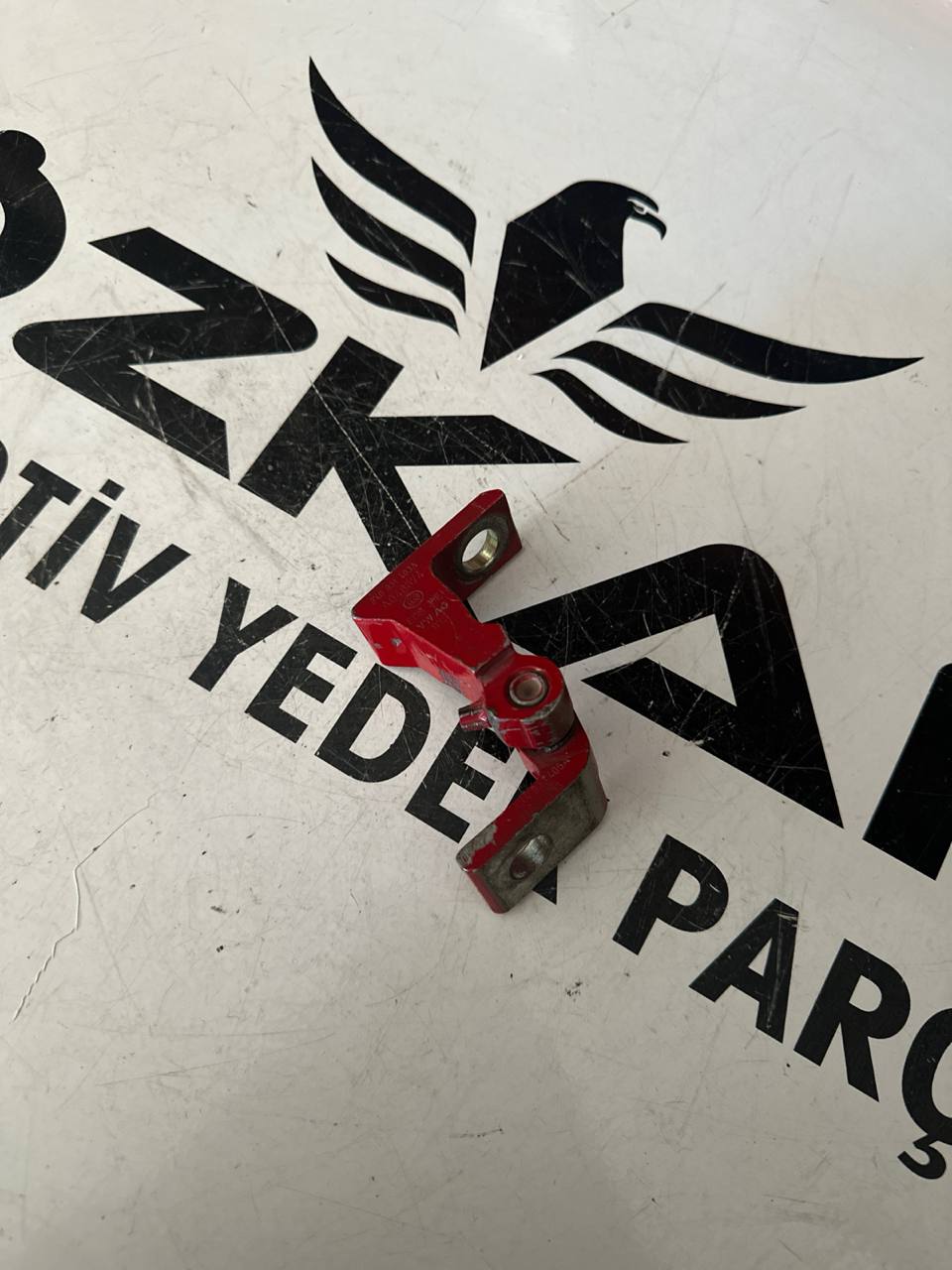 Audi A3 - VW Passat - Seat Leon Sol Kapı Menteşesi (OEM: 8X0831403A) - Görsel 1