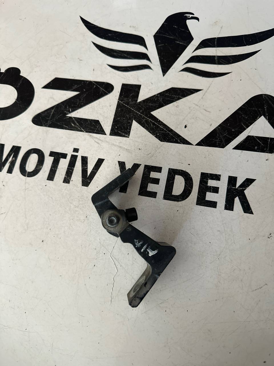 Audi A4 - VW Golf - VW Passat Sağ Kapı Menteşesi (OEM: 8K0831402D) - Küçük Görsel 2